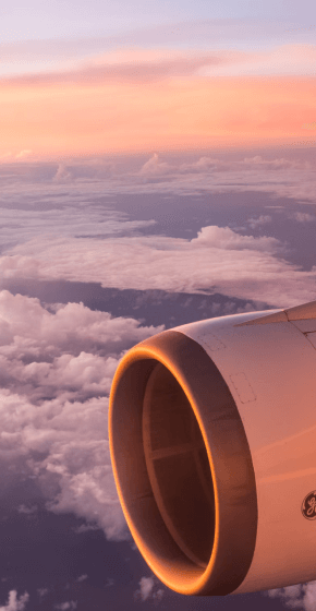Airplane wing